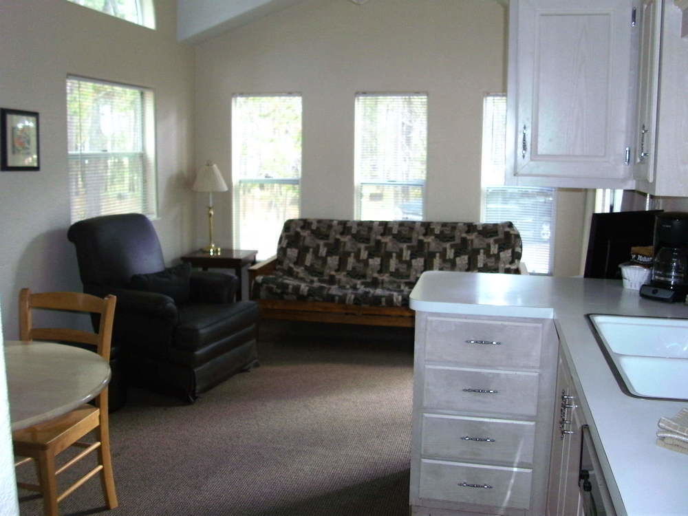 Bend-Sunriver Camping Resort Studio Cabin 6 외부 사진